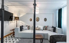 Historical 4-Br Home Steps From Besiktas Stadium & Bosphorus Views - Prime Nisantasi Location!
